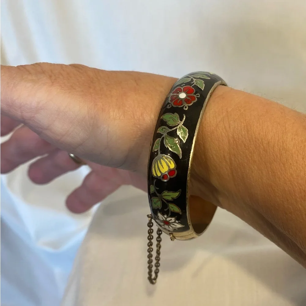 Vintage black cloisonné enamel floral hinged bangle bracelet.